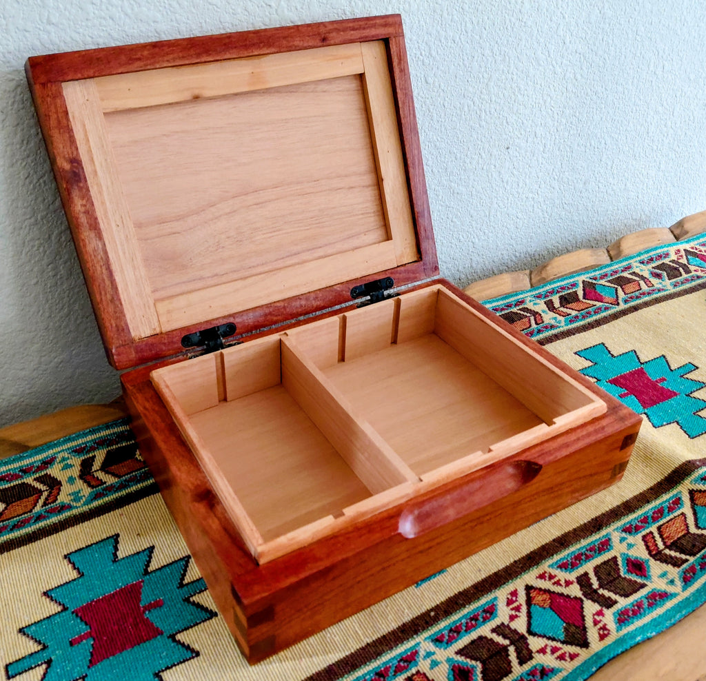 Mesquite Wood Cigar Humidor – Dovetail Joinery & Spanish Cedar Interior
